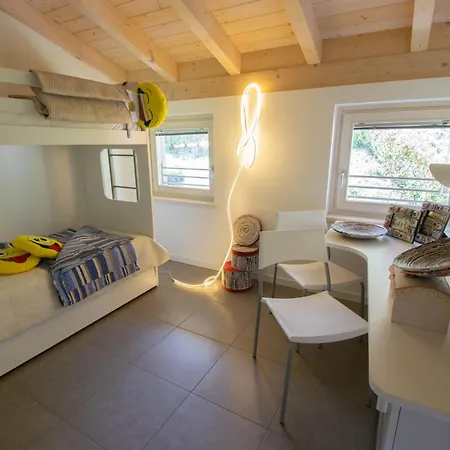 Enjoyiseolake - Terrazza A - Modern Two-storey Flat With Pool And Terrace * Parzanica