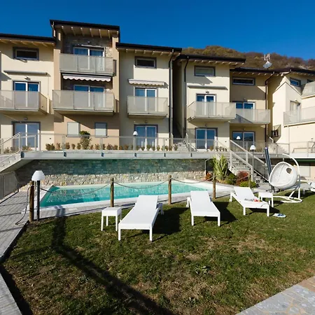 Enjoyiseolake - Terrazza A - Modern Two-storey Flat With Pool And Terrace 펜션