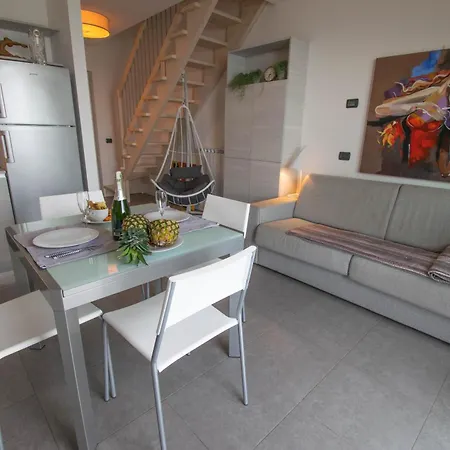 Enjoyiseolake - Terrazza A - Modern Two-storey Flat With Pool And Terrace *