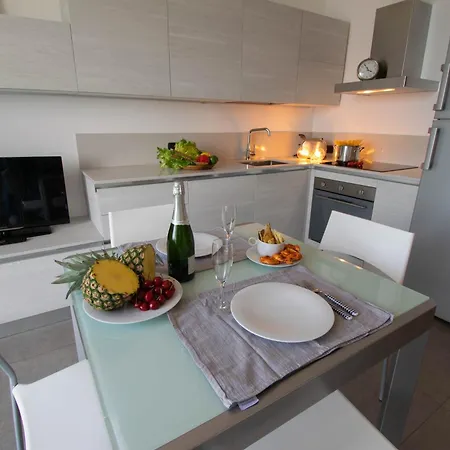 Enjoyiseolake - Terrazza A - Modern Two-storey Flat With Pool And Terrace 펜션