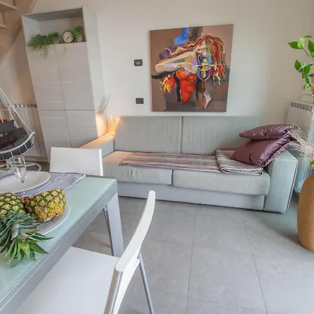 Enjoyiseolake - Terrazza A - Modern Two-storey Flat With Pool And Terrace *