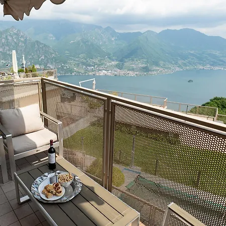 Terrazza A - Modern Two-storey Flat With Pool And Terrace Vakantiehuis Parzanica